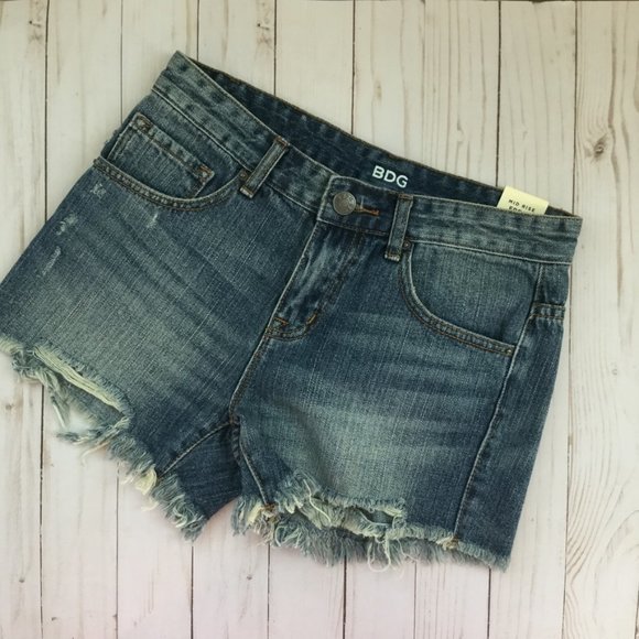 Urban Outfitters High Waist Fringe Denim  Shorts NWT SZ 2 - Picture 3 of 5